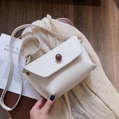 Western style texture retro casual solid color Messenger bag female 2019 new simple wild fashion temperament shoulder bag
Western style texture retro casual solid color Messenger bag female 2019 new simple wild fashion temperament shoulder bag