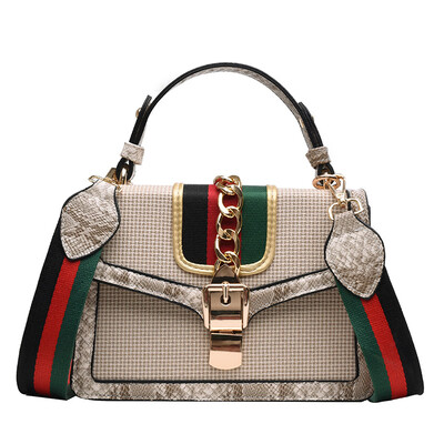 Personality ring handbag bag female 2019 new transparent jelly package tide Korean version of the wild single shoulder Messenger box
Personality ring handbag bag female 2019 new transparent jelly package tide Korean version of the wild single shoulder Messenger box