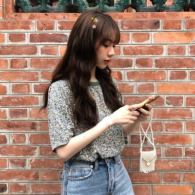 Loose Floral Print Womens Tees Round Neck Short-sleeved Trend Tops 
Loose Floral Print Womens Tees Round Neck Short-sleeved Trend Tops