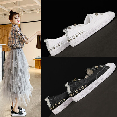 The first layer of leather shallow mouth white shoes female summer new flat metal rhinestone women
The first layer of leather shallow mouth white shoes female summer new flat metal rhinestone women