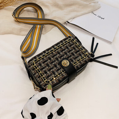 Korean version of Joker small bag personality broadband woven small square bag new 2019ins womens shoulder bag Messenger bag
Korean version of Joker small bag personality broadband woven small square bag new 2019ins womens shoulder bag Messenger bag