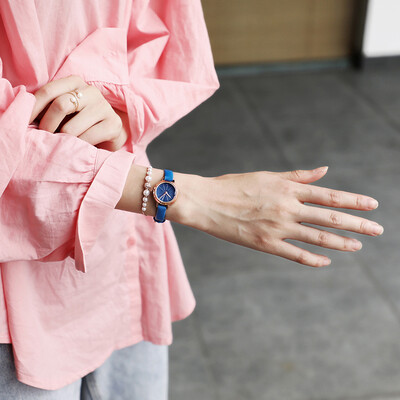Korea wild inssen literary retro chic simple belt cold wind student quartz watch female students
Korea wild inssen literary retro chic simple belt cold wind student quartz watch female students