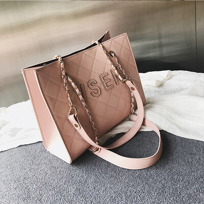 Temperament bag female 2019 new chic Korean fashion Yangzi mother wild shoulder slung rhombic chain bag
Temperament bag female 2019 new chic Korean fashion Yangzi mother wild shoulder slung rhombic chain bag