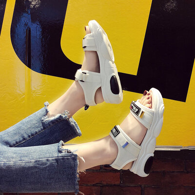 Summer Korean version of 100 students thick-soled muffin Roman cool shoes bear flat-soled sandals girl
Summer Korean version of 100 students thick-soled muffin Roman cool shoes bear flat-soled sandals girl