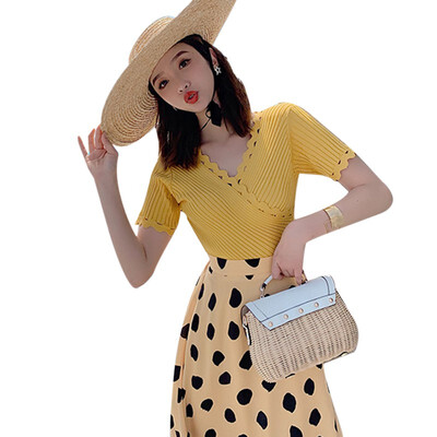 Summer Women Sexy V Neck T Shirts Slim Solid Color Tshirt Women Casual Short Sleeve Tops Female Clothing
Summer Women Sexy V Neck T Shirts Slim Solid Color Tshirt Women Casual Short Sleeve Tops Female Clothing