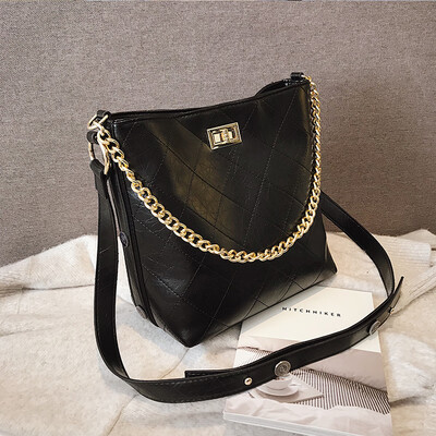 Autumn&winter small bag female 2019 new wave Korean version of the wild slung shoulder portable fashion rhombic texture bucket bag