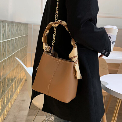 Foreign gas chain bucket bag handbags new 2019 fashion ladies silk scarves handbags wild ins Messenger bag
Foreign gas chain bucket bag handbags new 2019 fashion ladies silk scarves handbags wild ins Messenger bag