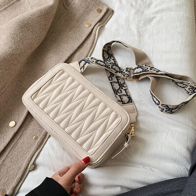 Lingge small bag female 2018 new small fragrance chain bag wild autumn&winter models broadband bag mini Messenger bag
Lingge small bag female 2018 new small fragrance chain bag wild autumn&winter models broadband bag mini Messenger bag