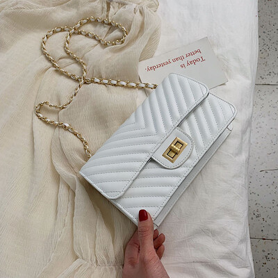 Xia Jisen is a small bag with a Korean version of the chic chain lock bag The new 2019 oblique embroidered wire bag is a small sq
Xia Jisen is a small bag with a Korean version of the chic chain lock bag The new 2019 oblique embroidered wire bag is a small sq