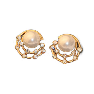 The 2019 Fashion The Golden Stars Shining Diamond Earrings Pearl Shell Earrings Round Earrings Gifts
The 2019 Fashion The Golden Stars Shining Diamond Earrings Pearl Shell Earrings Round Earrings Gifts