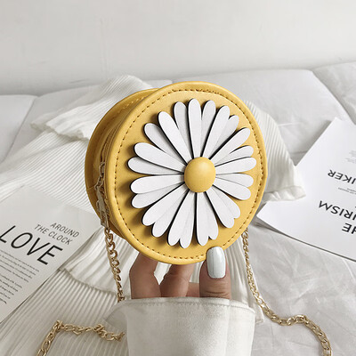 Casual fashion wild chain crossbody cosmetic bag 2019 new chic temperament Sensation Daisy flower small round bag
Casual fashion wild chain crossbody cosmetic bag 2019 new chic temperament Sensation Daisy flower small round bag