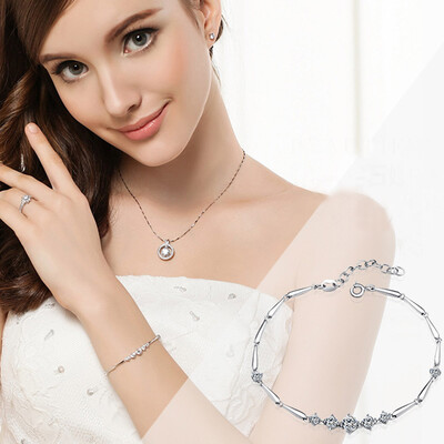 New Simple Stylish Inlaid Bracelet Japanese And Korean Version Of Simple Fashion Jewelry Gift No Necklace
New Simple Stylish Inlaid Bracelet Japanese And Korean Version Of Simple Fashion Jewelry Gift No Necklace