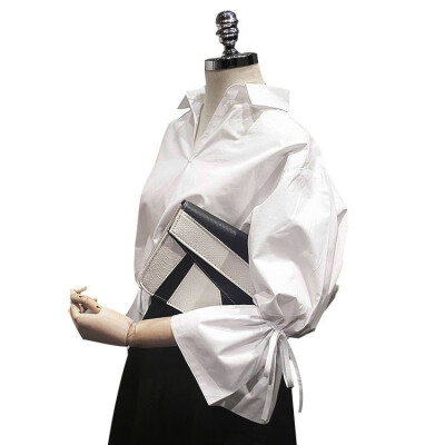 Women Clothing Tops Seven-quarter sleeve V-neck flared sleeve-up Fashion Shirt Casual Ladies Blouse Summer Autumn Harajuku shein
Women Clothing Tops Seven-quarter sleeve V-neck flared sleeve-up Fashion Shirt Casual Ladies Blouse Summer Autumn Harajuku shein