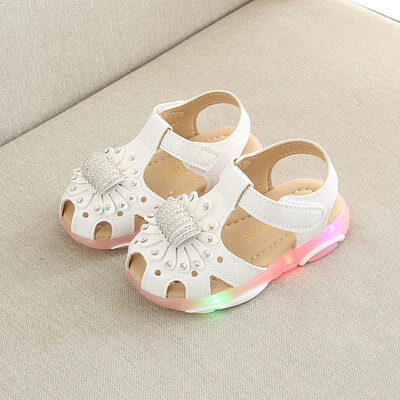 2019 LED lights sandals baby girls sandals summer flowers princess shoes non-slip soft first walk newborn sneakers beach shoes
2019 LED lights sandals baby girls sandals summer flowers princess shoes non-slip soft first walk newborn sneakers beach shoes
