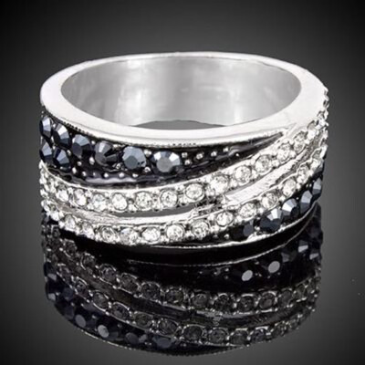 Women Black Zircon Wedding Ring Platinum Plated Lady Jewelry Platinum Plated Diamond Ring
Women Black Zircon Wedding Ring Platinum Plated Lady Jewelry Platinum Plated Diamond Ring