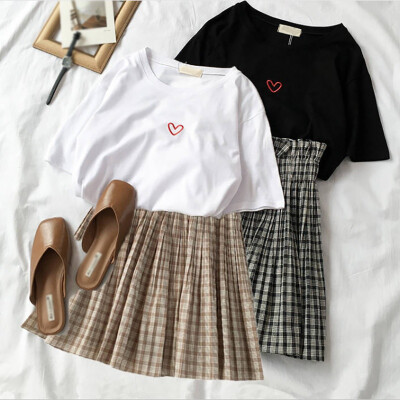 Sweet Girls Summer 2pcs Set Round O Neck Heart Print Short Sleeve T Shirt Plaid Skirt Women Two-Piece Set
Sweet Girls Summer 2pcs Set Round O Neck Heart Print Short Sleeve T Shirt Plaid Skirt Women Two-Piece Set