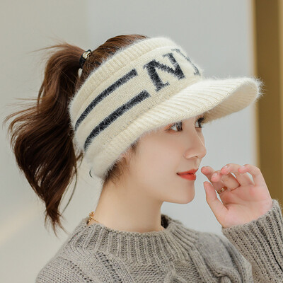 2019 new Korean ladies winter knitted baseball cap letters outdoor travel warm winter wool cap
2019 new Korean ladies winter knitted baseball cap letters outdoor travel warm winter wool cap