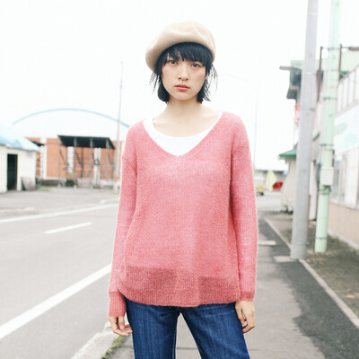 And with pure Raincun C6148 mohair sweater v-neck loose straight casual soft sister wool sweater dark red C6148R70M
And with pure Raincun C6148 mohair sweater v-neck loose straight casual soft sister wool sweater dark red C6148R70M