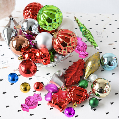 Green reed Christmas tree decorations Christmas pendants Christmas balls Bucket Bucket more balls 
Green reed Christmas tree decorations Christmas pendants Christmas balls Bucket Bucket more balls