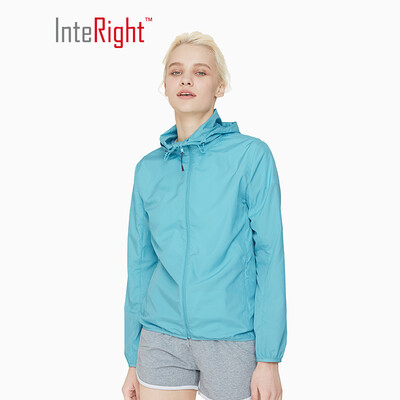 INTERIGHT outdoor skin clothing for men&women models light breathable windbreaker water blue female
INTERIGHT outdoor skin clothing for men&women models light breathable windbreaker water blue female