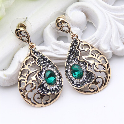 Винтаж турецких женщин длинный круглый серьги полые цветы смолы ювелирные изделия античный золотой цвет воды падение этнических Ин
Винтаж турецких женщин длинный круглый серьги полые цветы смолы ювелирные изделия античный золотой цвет воды падение этнических Ин