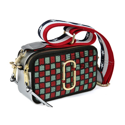 Viney leather handbags autumn&winter fashion shoulder bag female mini camera bag wide shoulder strap contrast color Messenger bag ladies bag small square bag upgrade models white red collision
Viney leather handbags autumn&winter fashion shoulder bag female mini camera bag wide shoulder strap contrast color Messenger bag ladies bag small square bag upgrade models white red collision
