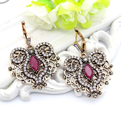 New Bohemia Hollow Flower Long Dangle Hook Earring For Women Antique Gold Color Damascus Pattern Arabia Bride Resin Drop Jewelry
New Bohemia Hollow Flower Long Dangle Hook Earring For Women Antique Gold Color Damascus Pattern Arabia Bride Resin Drop Jewelry