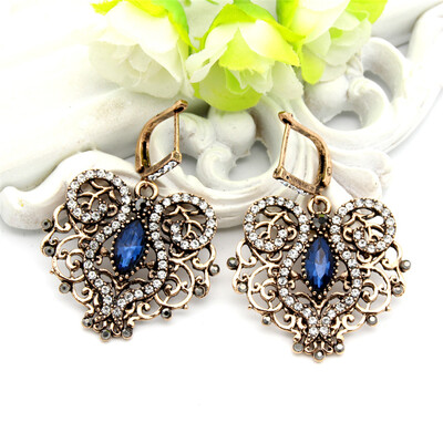 New Bohemia Hollow Flower Long Dangle Hook Earring For Women Antique Gold Color Damascus Pattern Arabia Bride Resin Drop Jewelry
New Bohemia Hollow Flower Long Dangle Hook Earring For Women Antique Gold Color Damascus Pattern Arabia Bride Resin Drop Jewelry