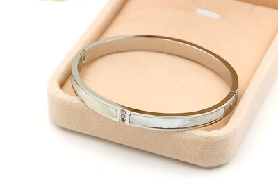 Korean Couple Bracelet 18K Rose Gold Three Diamond White Shell Bracelet Womens Couple Gold Brace Natural Diamond Bracelet
Korean Couple Bracelet 18K Rose Gold Three Diamond White Shell Bracelet Womens Couple Gold Brace Natural Diamond Bracelet