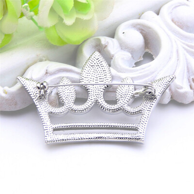 NEW Royal Simulation Jewelry Crown Brooch Pin Up For Women Crystal Broches Brooches Hollow Rhinestone Lapel Pins Bridal Jewelry
NEW Royal Simulation Jewelry Crown Brooch Pin Up For Women Crystal Broches Brooches Hollow Rhinestone Lapel Pins Bridal Jewelry