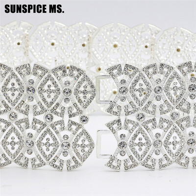 Luxuriant Women Rhinestone Crystal Belly Chains Belt Shiny Silver Color Round Flower Wide Waist Chain Royal Wedding Body Jewelry
Luxuriant Women Rhinestone Crystal Belly Chains Belt Shiny Silver Color Round Flower Wide Waist Chain Royal Wedding Body Jewelry