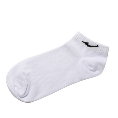Hongxing Erke male sweat-absorbent breathable wear-resistant low-top running sports socks 11317212055
Hongxing Erke male sweat-absorbent breathable wear-resistant low-top running sports socks 11317212055