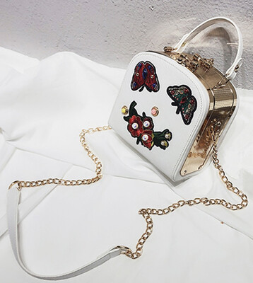 Fashion Women Designer Flower pearl Handbags butterfly Girls Chain Luxury Handbag Shoulder Bags Ladies Messenger Crossbody Bag
Fashion Women Designer Flower pearl Handbags butterfly Girls Chain Luxury Handbag Shoulder Bags Ladies Messenger Crossbody Bag