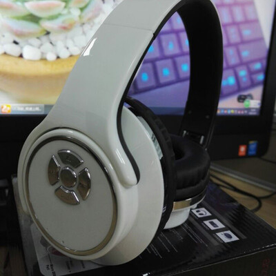 Wireless Bluetooth telescopic headset Multi-function Over Ear Hi-Fi Stereo Wireless Headset Foldable Soft Memory-Protein Earmuf
Wireless Bluetooth telescopic headset Multi-function Over Ear Hi-Fi Stereo Wireless Headset Foldable Soft Memory-Protein Earmuf