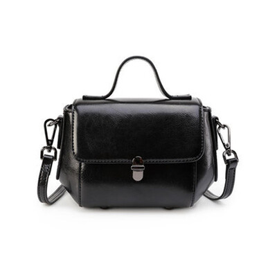 Leather bag 2018 new Korean version of the simple shoulder bag female wild Messenger small square bag tide handbag
Leather bag 2018 new Korean version of the simple shoulder bag female wild Messenger small square bag tide handbag