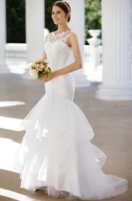 Custom Mermaid Trumpet Illusion Neck Short Trailing Lace Tulle Wedding Dresses with Appliques Buttons Tie by CIRCELEE®
Custom Mermaid Trumpet Illusion Neck Short Trailing Lace Tulle Wedding Dresses with Appliques Buttons Tie by CIRCELEE®
