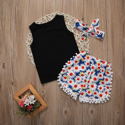Summer Kids Girls Clothes Vest Tops Floral Short Pants Headband 3pcs Outfits Set
Summer Kids Girls Clothes Vest Tops Floral Short Pants Headband 3pcs Outfits Set