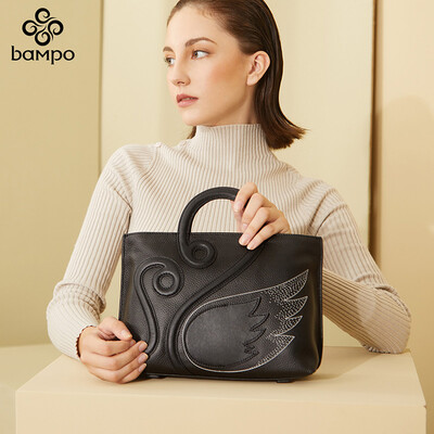 Banpo ornaments bampo fashion first layer cowhide handbags ladies handbags simple versatile shoulder Messenger bag female D720115030 black 930
Banpo ornaments bampo fashion first layer cowhide handbags ladies handbags simple versatile shoulder Messenger bag female D720115030 black 930