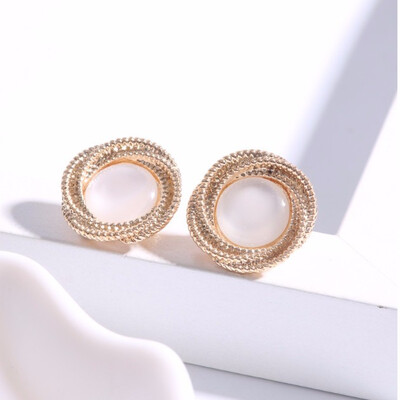 Fashion Faceted Cat Eye Stones round earrings simple style rhinestone crystal paved gems Ear clip gift to lady
Fashion Faceted Cat Eye Stones round earrings simple style rhinestone crystal paved gems Ear clip gift to lady