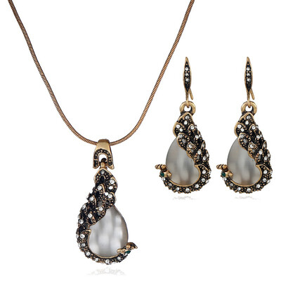 Popular Peacock Water Droplet Shape Earrings Necklace Suit Hot Sale Jewelry for Necklace Women
Popular Peacock Water Droplet Shape Earrings Necklace Suit Hot Sale Jewelry for Necklace Women
