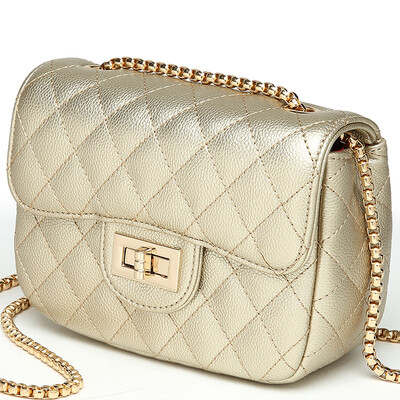 PLOVER Ladies Shoulder Bag Fashion Handling Lingge Small Wind Wind Shoulder Bag P16202L114J Black
PLOVER Ladies Shoulder Bag Fashion Handling Lingge Small Wind Wind Shoulder Bag P16202L114J Black
