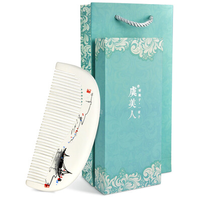 Yu Mei Ren Li Yi comb natural water boxwood comb hand comb "Jiangnan impression" exquisite gift box
Yu Mei Ren Li Yi comb natural water boxwood comb hand comb "Jiangnan impression" exquisite gift box