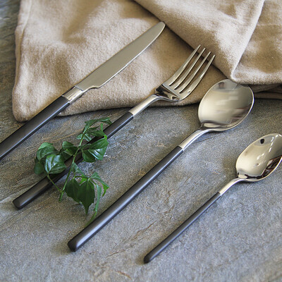 Dior Lily Chef Series Черная ручка из нержавеющей стали Столовые приборы Forks Four Pieces Set Подарочная коробка
Dior Lily Chef Series Черная ручка из нержавеющей стали Столовые приборы Forks Four Pieces Set Подарочная коробка