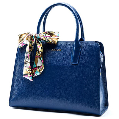 Aokang fashion handbags European and American classic Kelly bag scarf handbag shoulder color clean bag 8415323033 blue
Aokang fashion handbags European and American classic Kelly bag scarf handbag shoulder color clean bag 8415323033 blue