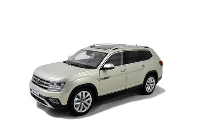 Paudi 1:18 масштаба VW Volkswagen Teramont 2017 Браун литье модель автомобиля литой автомобиль
Paudi 1:18 масштаба VW Volkswagen Teramont 2017 Браун литье модель автомобиля литой автомобиль