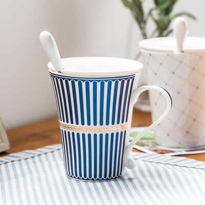 Porcelain soul creative fashion personality ceramic water cup mug set gold side couple coffee cup with covered spoon British wind stripes
Porcelain soul creative fashion personality ceramic water cup mug set gold side couple coffee cup with covered spoon British wind stripes