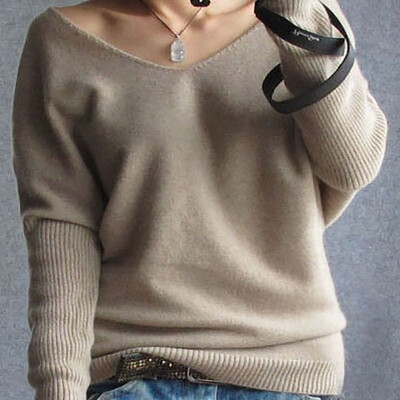 2017 Spring and Autumn New Women's V-neck cashmere sweater loose fashion large size women's wool bat bat knitting shirt
2017 Spring and Autumn New Women's V-neck cashmere sweater loose fashion large size women's wool bat bat knitting shirt