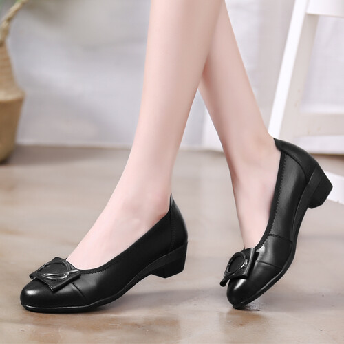 梓玲春秋季妈妈鞋2019新款中年女鞋单鞋真皮软底女士皮鞋中跟舒适百搭 黑色 37