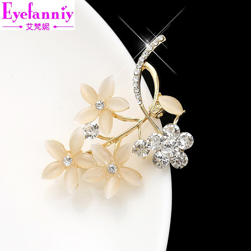 艾梵妮（Eyefanniy）韩国潮流胸针外套别针开衫毛衣胸花女百搭丝巾披肩扣针大别针蜻蜓配饰 44#白色猫眼梅花