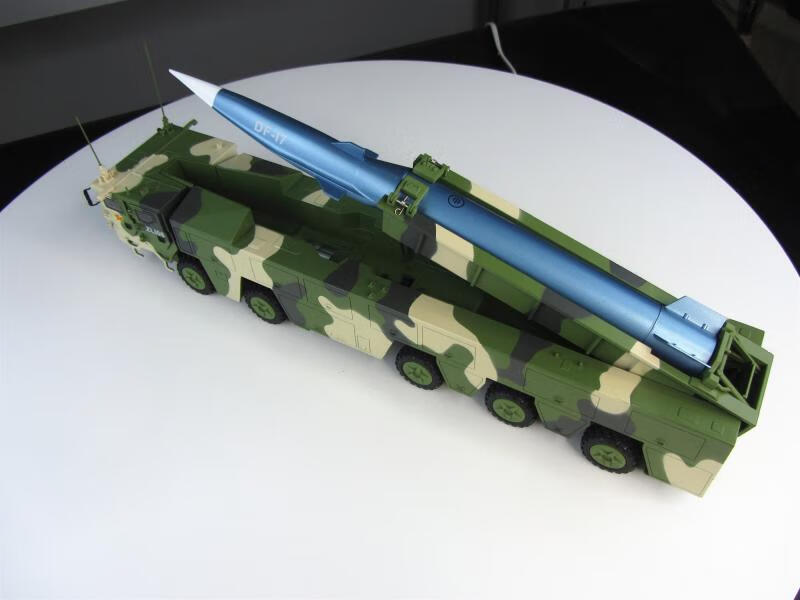 东风17导弹模型高超音速导弹发射车130合金df17导弹车摆件收藏送礼130